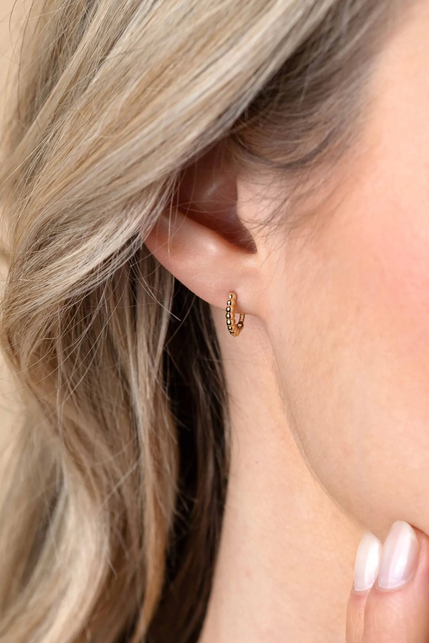Discount Zinzi 10mm Gold 14 krt gouden oorringen bolletjes motief met luxe sluiting 10 x 1,7mm ZGO399CR