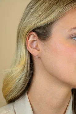 Zinzi 5,5mm Gold 14 krt gouden oorknoppen open rondje bezet met witte zirkonia's ZGO550
