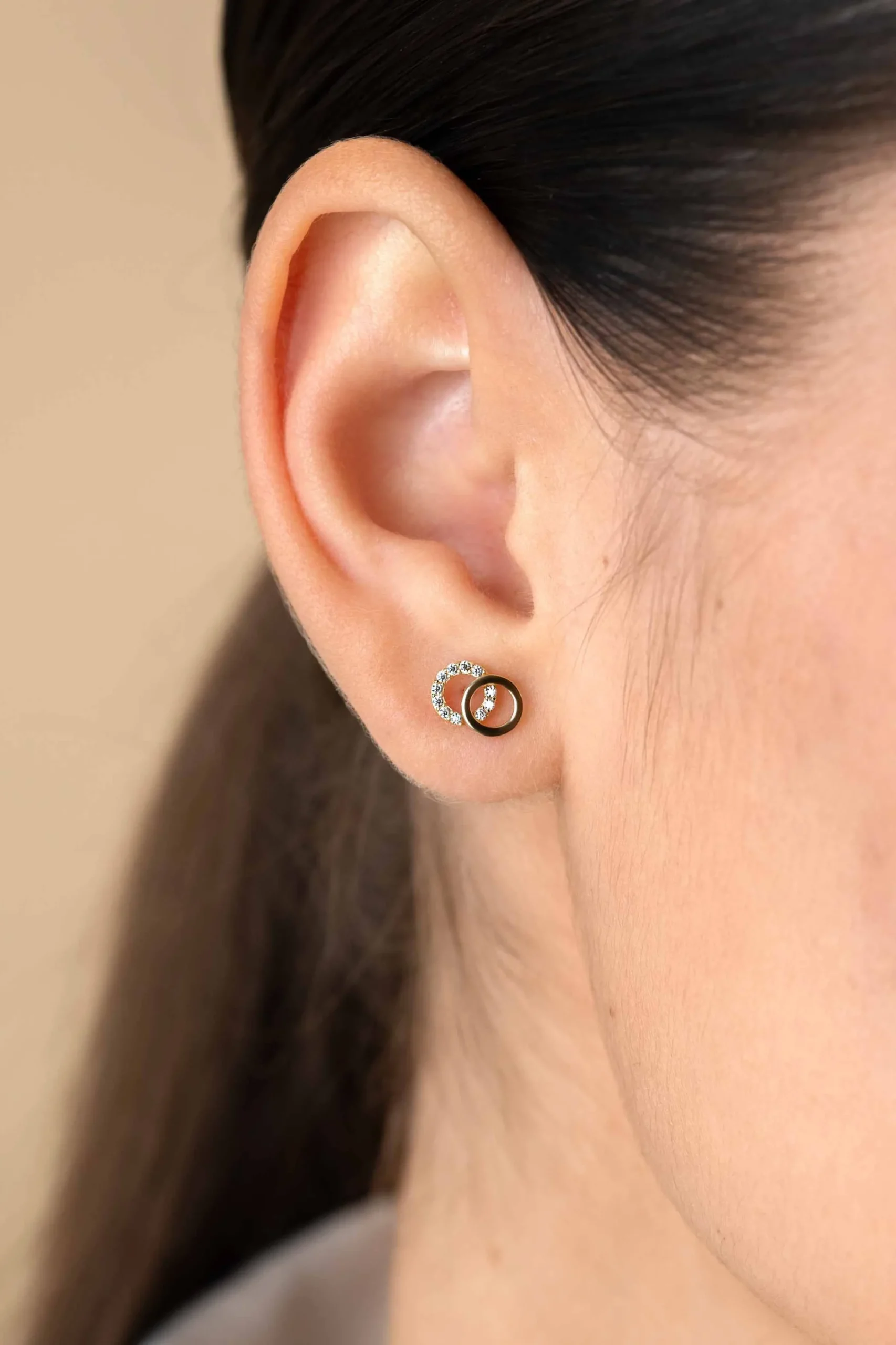 New Zinzi 9mm Gold 14 krt gouden oorknoppen open rondjes, glad en bezet met witte zirconia's ZGO466