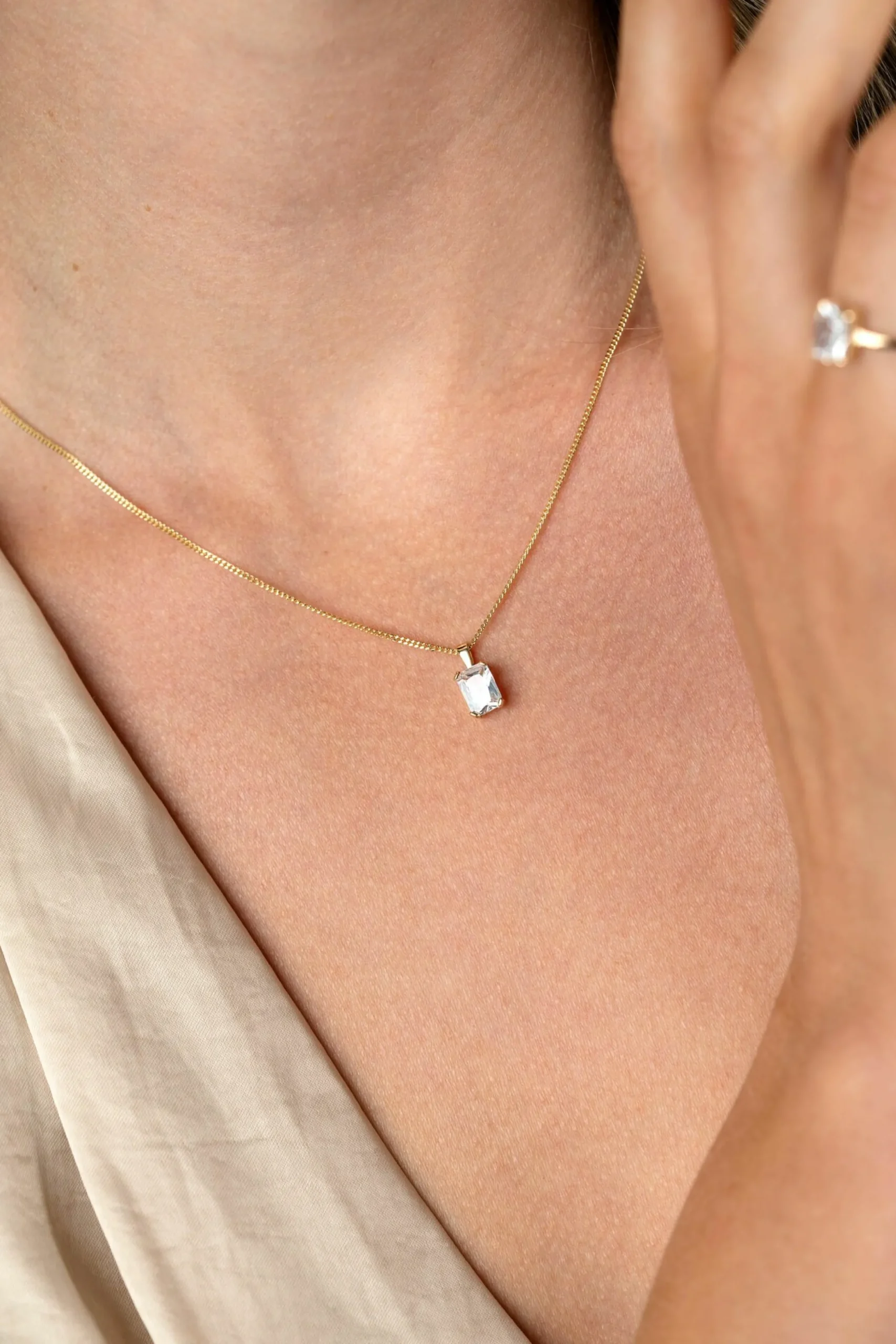 Outlet Zinzi 11mm Gold 14 krt gouden hanger met rechthoekige witte zirkonia in chatonzetting ZGH509 (zonder collier)