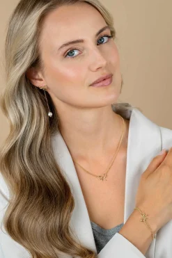 Clearance Zinzi 60mm gold plated zilveren strik oorstekers met jasseron kettinkje en zoetwaterparel ZIO2677