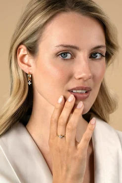 Discount Zinzi 13mm gold plated zilveren oorbedels met bloem bezet met 4 druppelvormige zirconia's ZICH2624 (zonder oorringen)