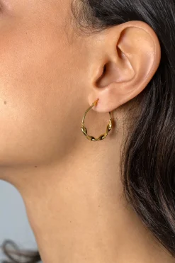 Hot Zinzi 27mm gold plated zilveren oorringen met een trendy combinatie van een gladde en gedraaide buis 27x3mm ZIO2482G