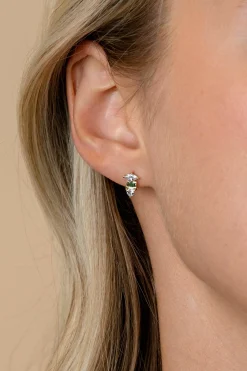 Sale Zinzi 9,5mm gold plated zilveren oorstekers met drie verschillende vormen van zettingen, bezet met groene en witte kleurstenen ZIO2630G