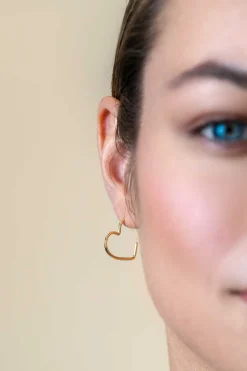 Zinzi 18mm gold plated zilveren halve oorringen in hartvorm 1,4mm buisdikte met vlindersluiting ZIO2584G
