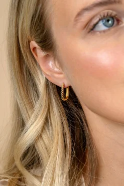Online Zinzi 17mm gold plated zilveren oorringen in ovale vorm met gedraaide buis en luxe klapsluiting ZIO2691G