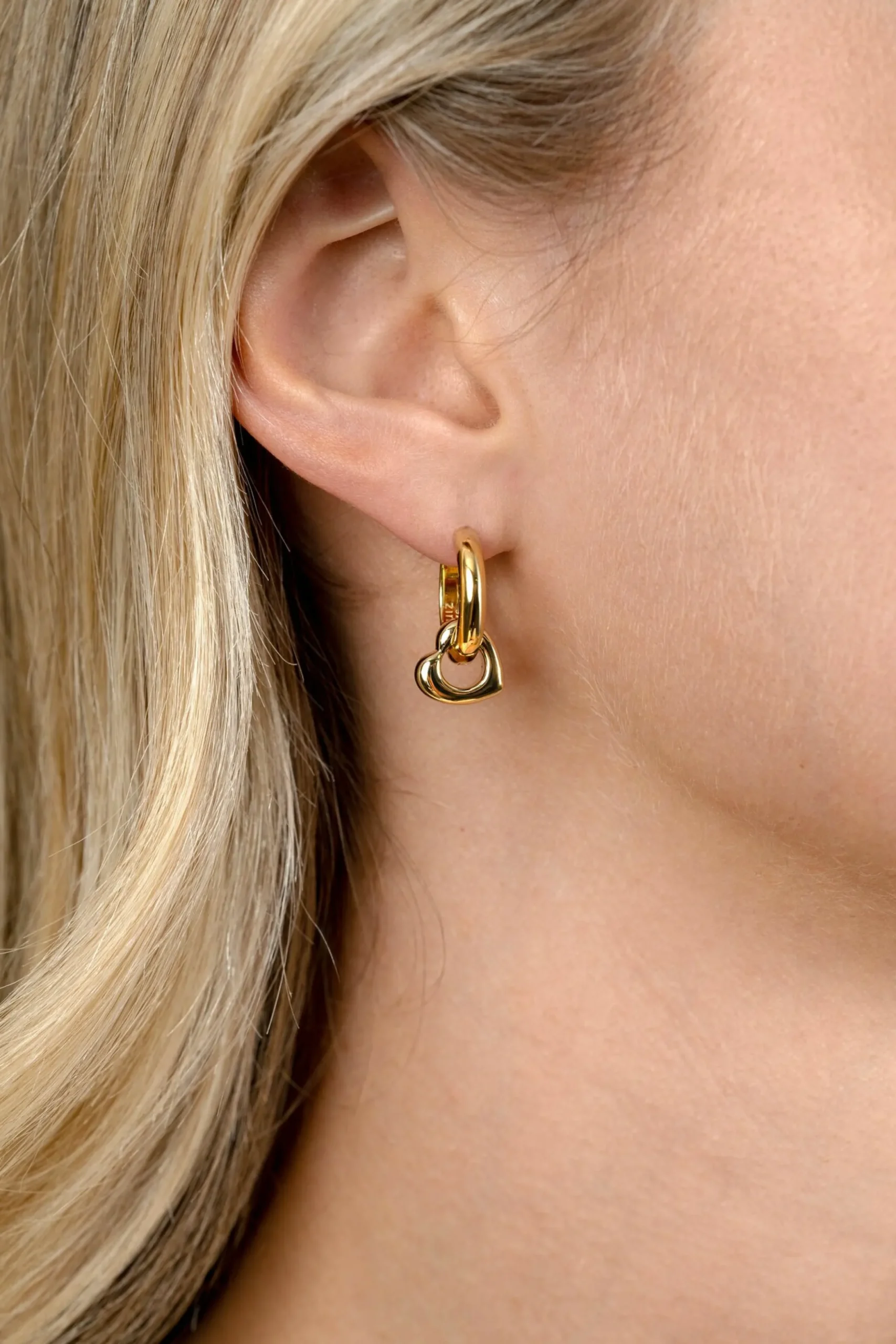 Hot Zinzi 10mm gold plated zilveren oorbedels in hartvorm ZICH2695G (zonder oorringen)