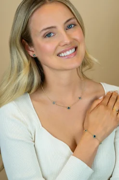 New Zinzi 9mm gold plated zilveren oorstekers in klaver vorm met lichtblauwe kleursteen ZIO2662B