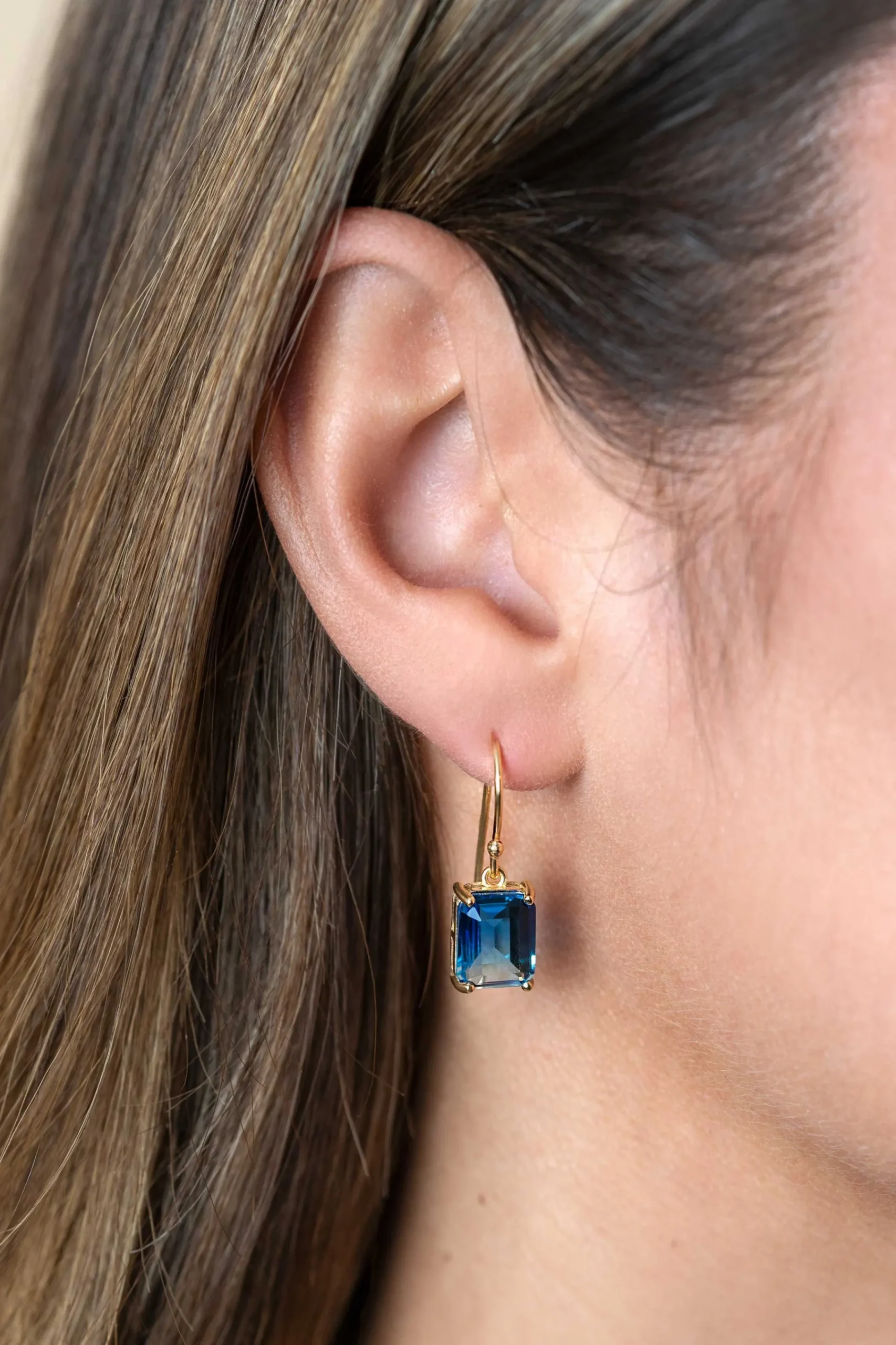 New Zinzi 25mm gold plated zilveren oorhangers met indigo blauwe kleursteen in vierpootszetting ZIO2578