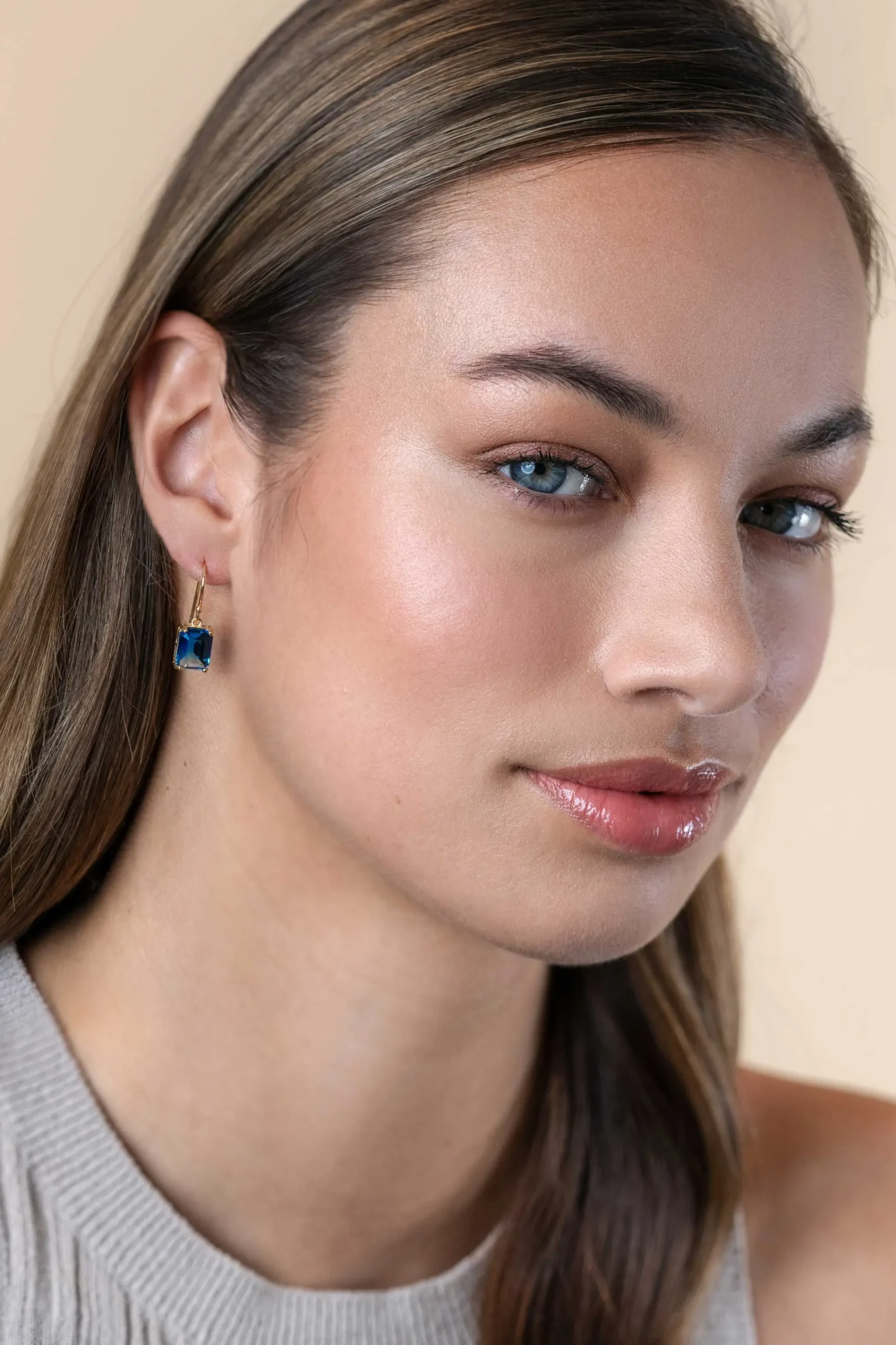 New Zinzi 25mm gold plated zilveren oorhangers met indigo blauwe kleursteen in vierpootszetting ZIO2578