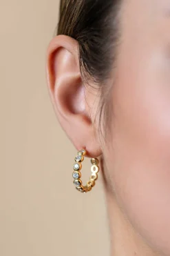 Sale Zinzi 21mm gold plated zilveren halve oorringen 4mm buisdikte, bezet met 12 witte zirconia's en met vlindersluiting ZIO2573Y