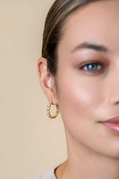 Sale Zinzi 21mm gold plated zilveren halve oorringen 4mm buisdikte, bezet met 12 witte zirconia's en met vlindersluiting ZIO2573Y
