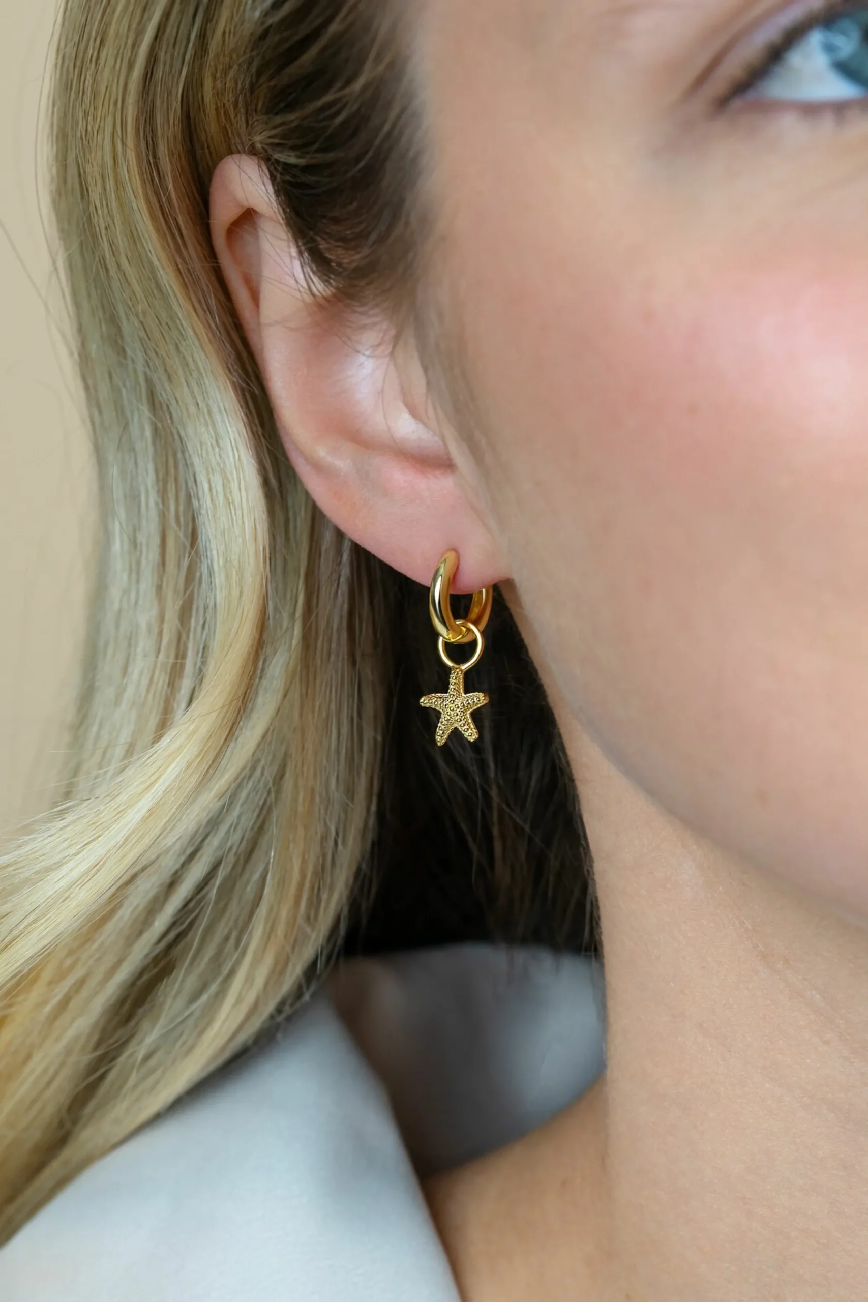 Best Zinzi 8mm gold plated zilveren oorbedels zeester ZICH2731 (zonder oorringen)