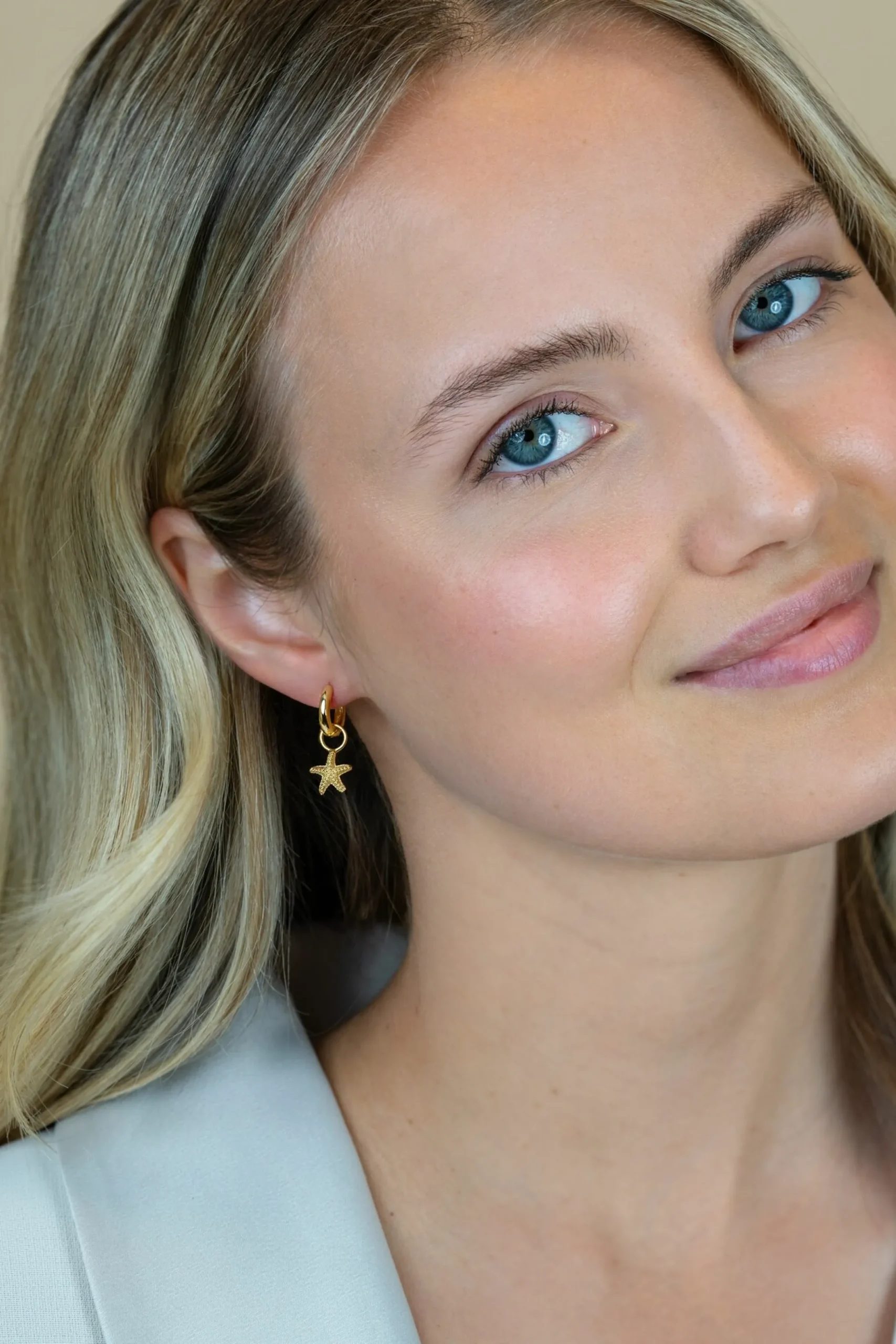 Best Zinzi 8mm gold plated zilveren oorbedels zeester ZICH2731 (zonder oorringen)