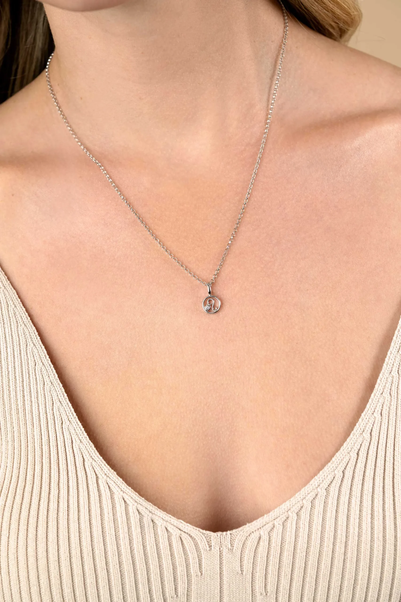 Outlet Zinzi 9mm zilveren Leeuw sterrenbeeldhanger bezet met witte zirconia ZIH-LEE (zonder collier)