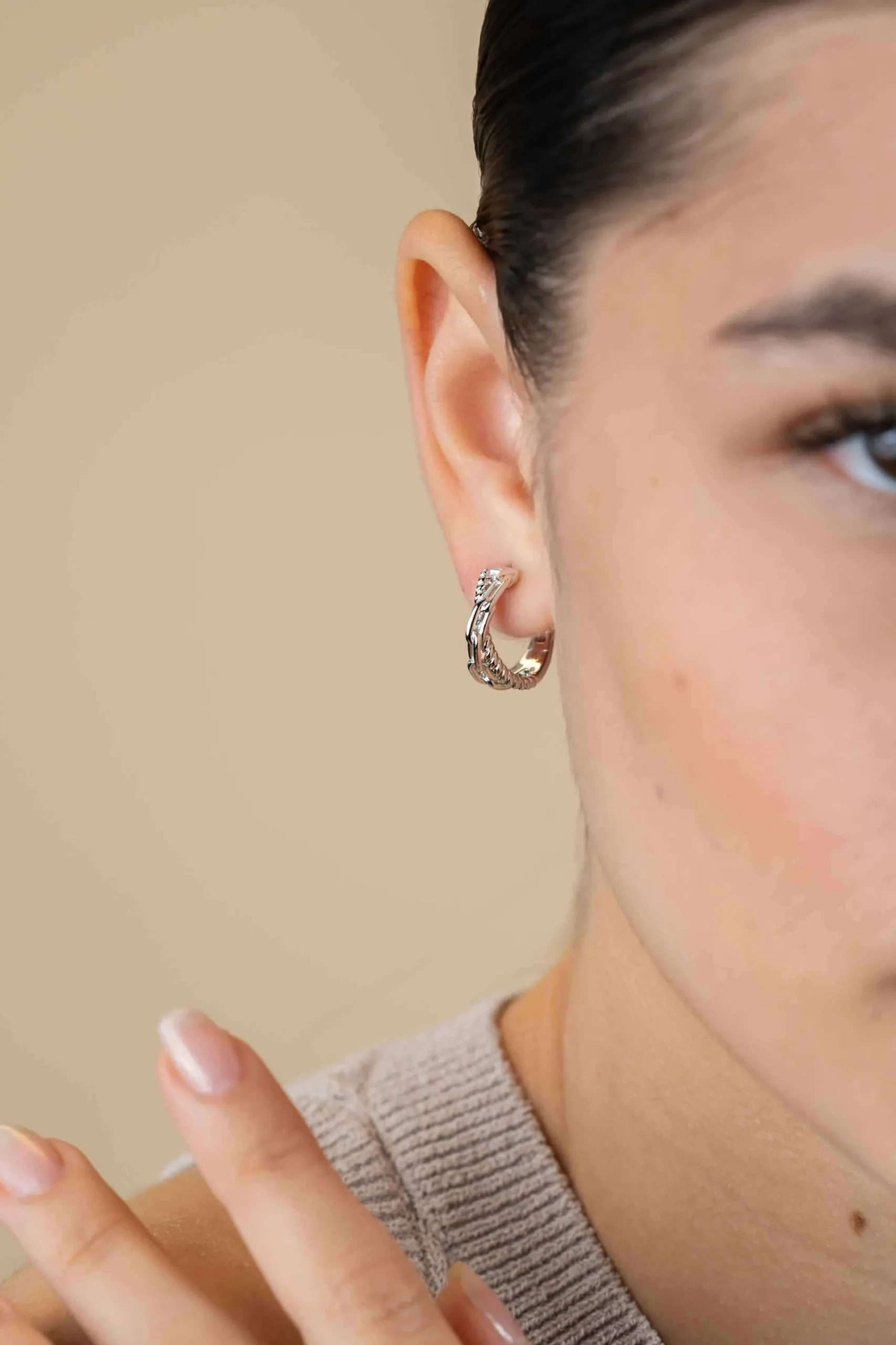 Best Zinzi 18mm zilveren luxe oorringen cross-over met paperclip schakel en gedraaide baan 18x6mm met klapsluiting ZIO2544