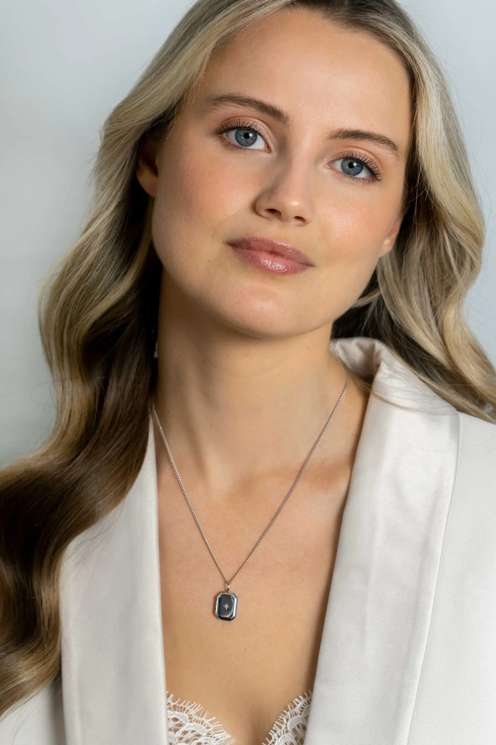 Clearance Zinzi 22mm zilveren medaillon rechthoek glanzend bezet met witte zirconia ZIH2425 (zonder collier)