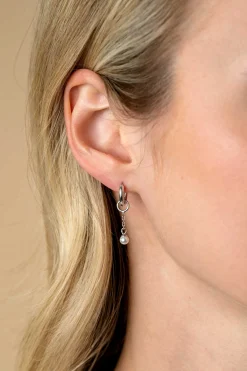 Outlet Zinzi 18mm zilveren oorbedels met schakelkettinkje en ronde witte glasparel 4mm ZICH2623 (zonder oorringen)
