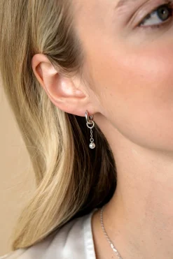Outlet Zinzi 18mm zilveren oorbedels met schakelkettinkje en ronde witte glasparel 4mm ZICH2623 (zonder oorringen)