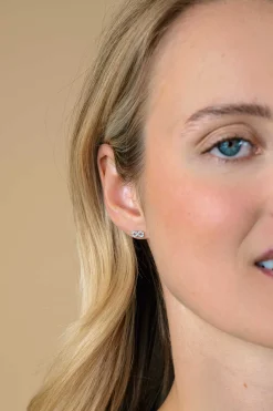 Sale Zinzi 8mm zilveren oorknoppen Infinity bezet met witte zirconia's ZIO2597