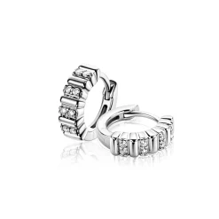 Online Zinzi 13mm zilveren oorringen bezet met witte zirkonia's en luxe klapsluiting ZIO2686