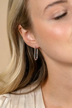 Discount Zinzi 28mm zilveren oorringen in ovale vorm met gedraaide buis en luxe klapsluiting ZIO2693