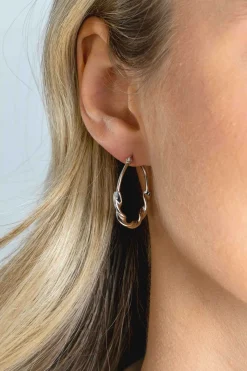 Online Zinzi 27mm zilveren oorringen met een trendy combinatie van een gladde en gedraaide buis 27x3mm ZIO2482