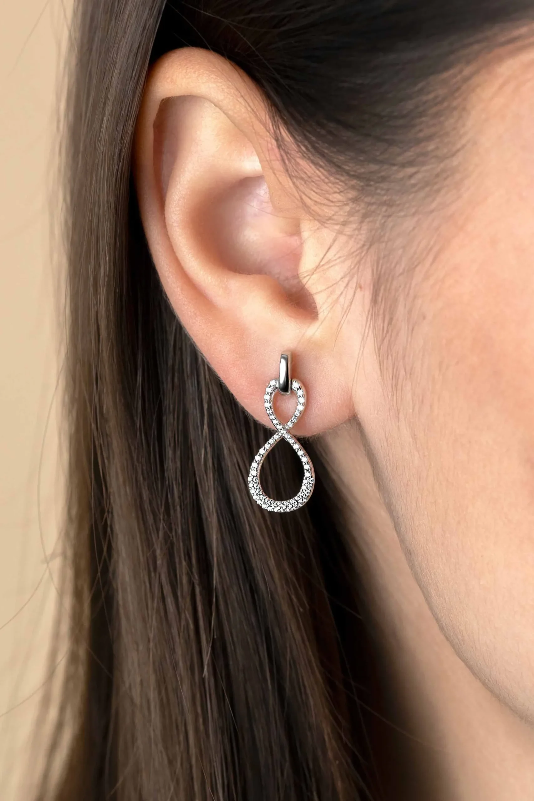 Best Zinzi 24mm zilveren oorsieraden infinity bezet met witte zirconia's ZIO2570