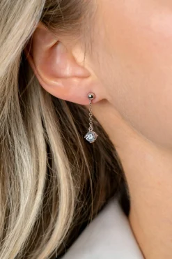 New Zinzi 26mm zilveren oorstekers met kettinkje en een bungelende ronde witte zirkonia ZIO2660