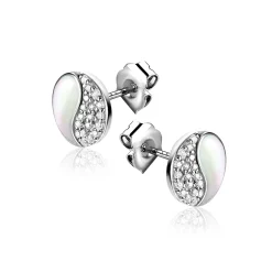 Online Zinzi 9mm zilveren Yin Yang oorstekers, bezet met parelmoer en witte zirconia's. Yin Yang staat symbool voor: balans, harmonie, dynamiek en verbondenheid ZIO2423