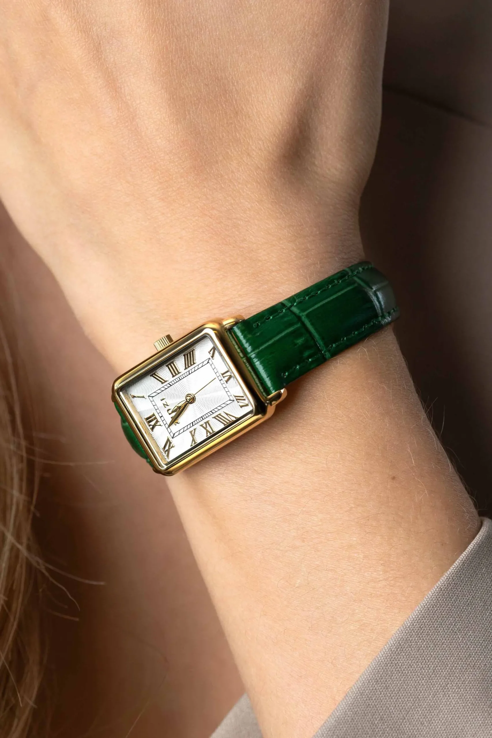 New Zinzi Elegance bicolor horloge witte wijzerplaat en rechthoekige goudkleurige kast en groene leren band 28mm extra dun ZIW1907G
