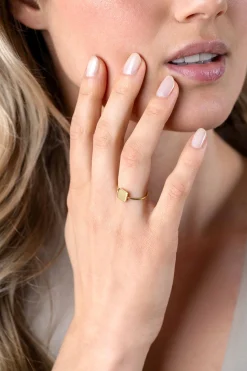 Sale Zinzi Gold 14 karaat gouden ring met glanzend vierkant plaatje ZGR485