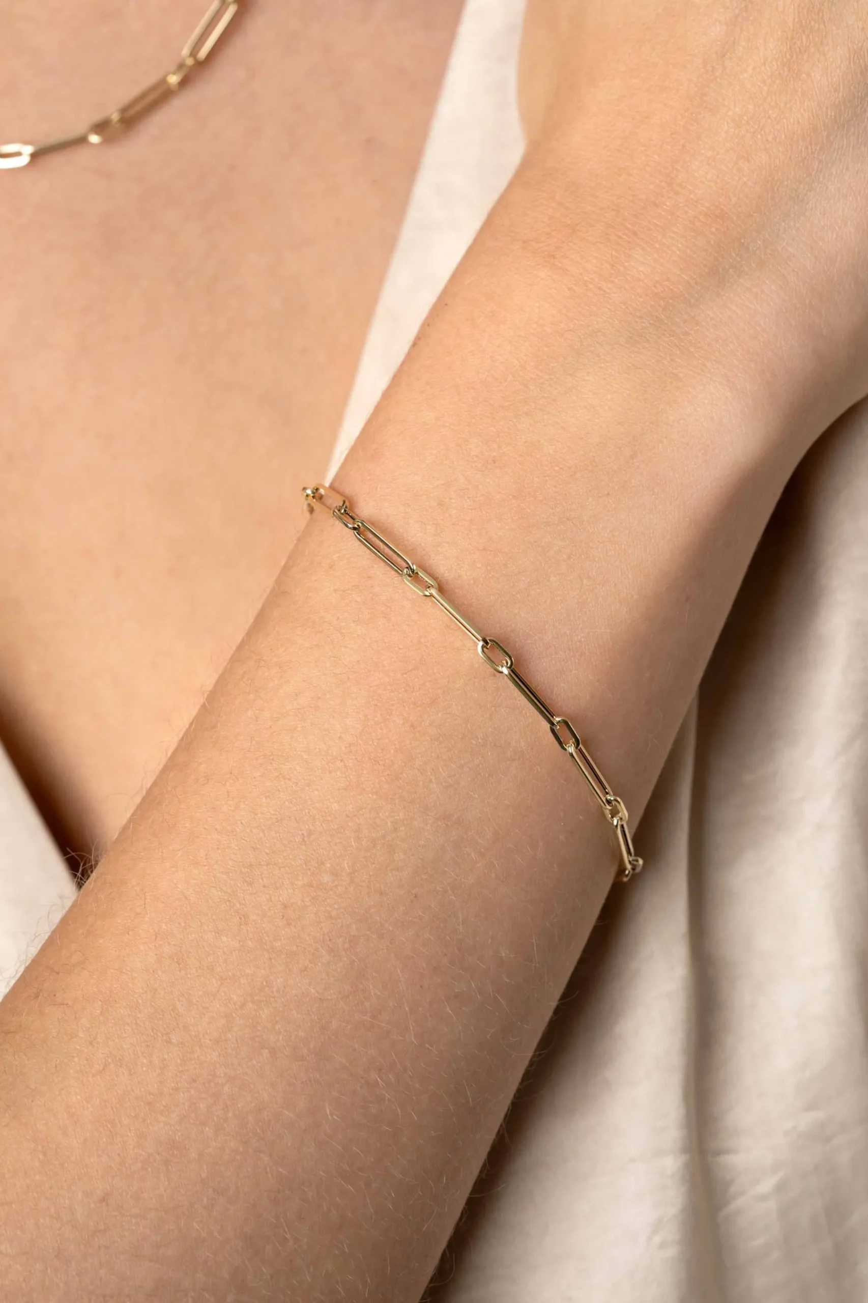 Clearance Zinzi Gold 14 krt gouden armband met trendy paperclip/closed for ever schakels met tussenoog 3mm breed, lengte 19cm ZGA470