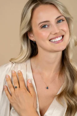 Best Zinzi Gold 14 krt gouden ketting met chique vierkante hanger, bezet met Londen topaas 40-43cm ZGC537