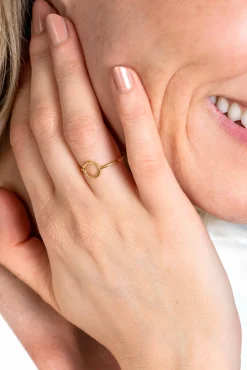 Discount Zinzi Gold 14 krt gouden ring met een trendy open rondje 8mm ZGR377