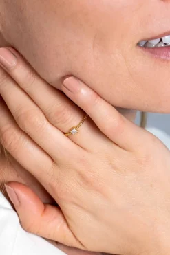Hot Zinzi Gold 14 krt gouden ring met bolletjes scheen en bezet met een ronde witte zirconia in vierkante zetting van 3,5mm ZGR310