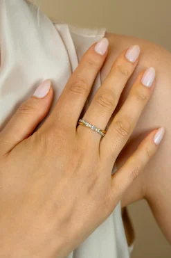 Clearance Zinzi gold plated zilveren cross-over ring, bezet met witte zirkonia’s ZIR2725Y