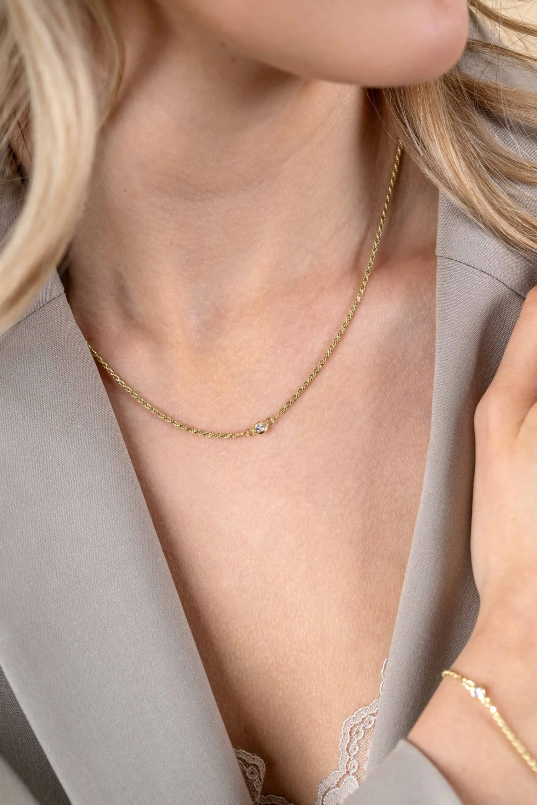 Zinzi gold plated zilveren koord ketting bezet met een ronde witte zirconia 40-45cm ZIC2461Y