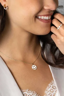 Online Zinzi gold plated zilveren trendy oorsieraden 16mm half emaille wit ZIO2315W