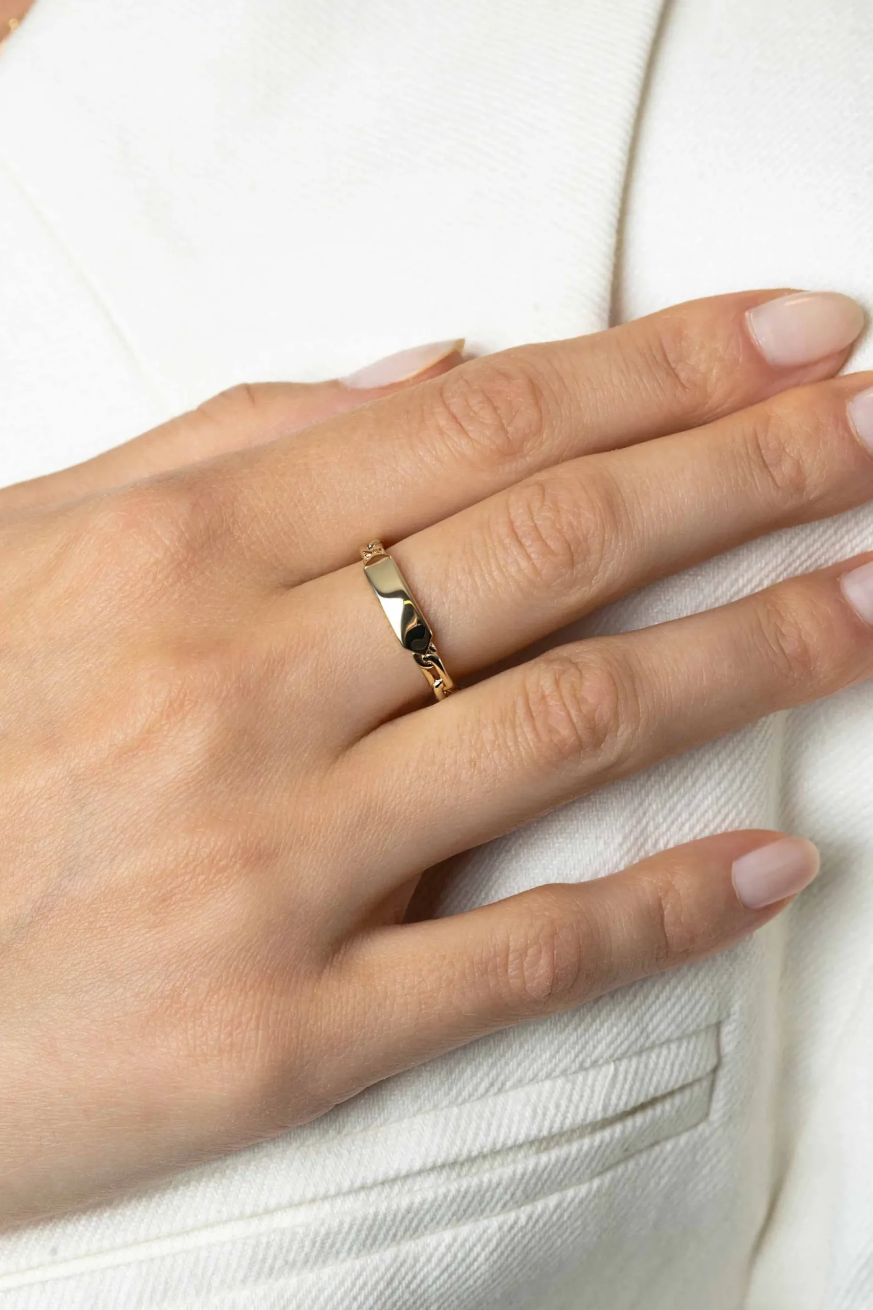 Sale Zinzi gold plated zilveren ring met paperclip schakels en rechthoekig glanzend plaatje ZIR2530G