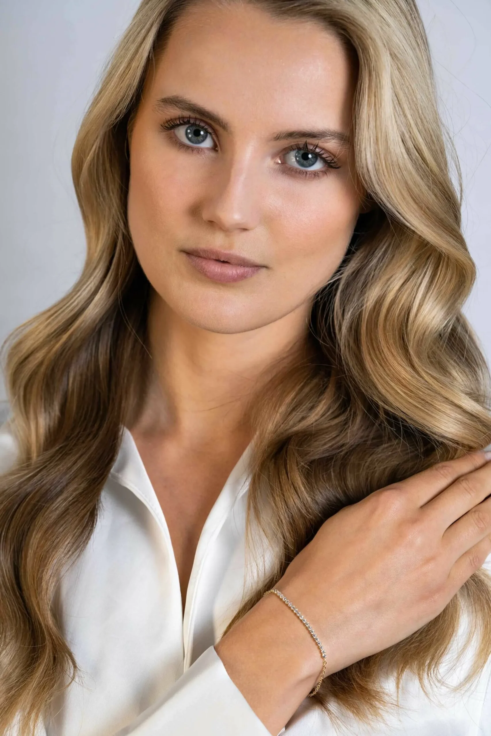 Clearance Zinzi gold plated zilveren armband, in het midden bezet met 21 witte zirconia's 16-19cm ZIA2370Y