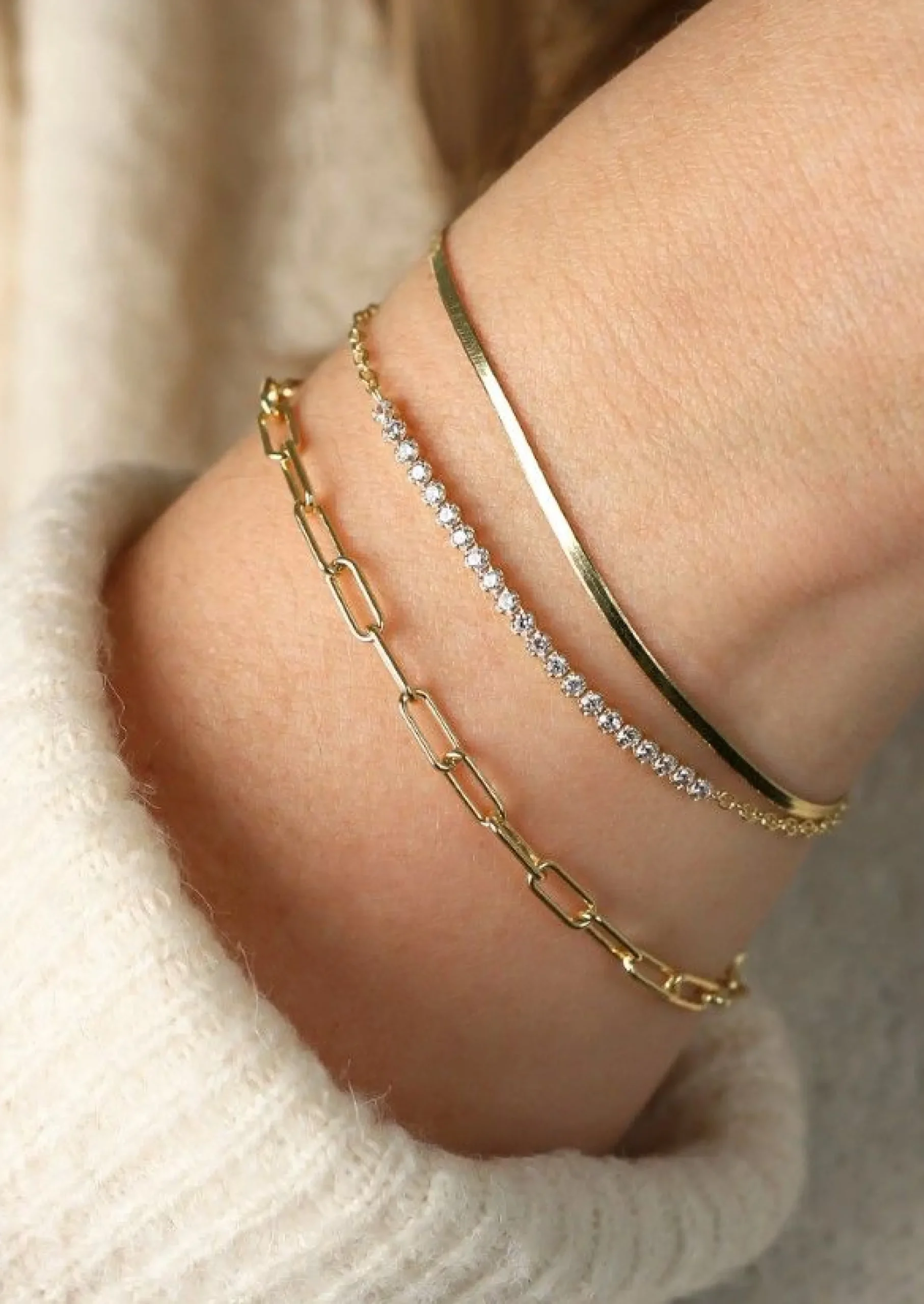 Clearance Zinzi gold plated zilveren armband, in het midden bezet met 21 witte zirconia's 16-19cm ZIA2370Y