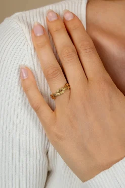 New Zinzi gold plated zilveren ring (5mm breed) met een gevlochten Infinity teken in lijnen motief ZIR2684
