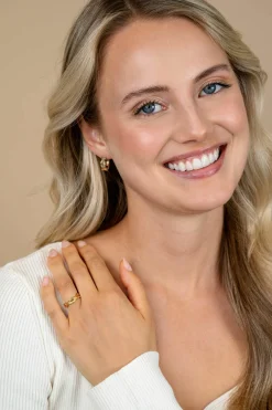 New Zinzi gold plated zilveren ring (5mm breed) met een gevlochten Infinity teken in lijnen motief ZIR2684
