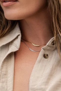 Sale Zinzi gold plated zilveren schakelkettinkje met grote veer. De veer staat symbool voor je vleugels uitslaan en vrijheid. 40-45cm ZIC2644G