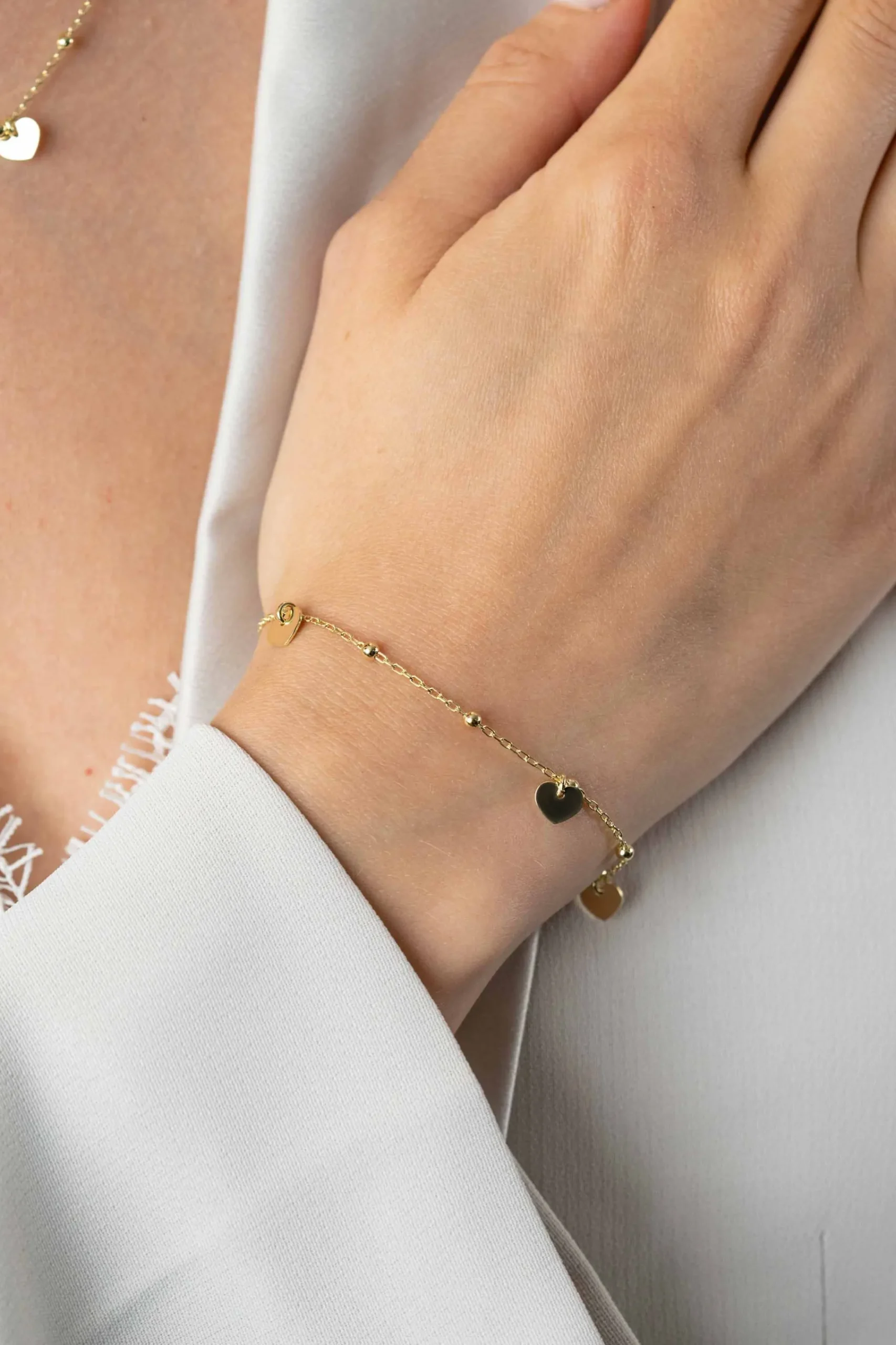 Clearance Zinzi gold plated zilveren schakelarmband met bolletjes en drie gladde hartjes 17-20cm ZIA2531G