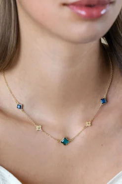 Outlet Zinzi gold plated zilveren schakel ketting met twee donkerblauwe klavers en een grotere groene klaver 40-45cm ZIC2583