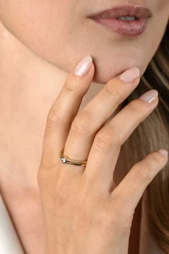 Clearance Zinzi gold plated zilveren multilook ring met ronde kastzetting van 5mm en twee banen. Bezet met witte zirconia's ZIR2625