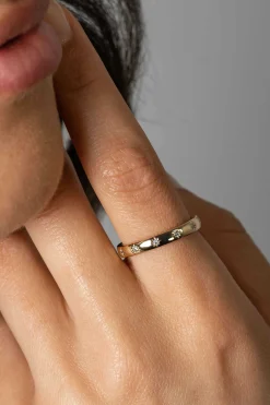 Online Zinzi gold plated zilveren aanschuifring met zeven ster-zettingen, bezet met witte zirconia's 3mm breed ZIR2491Y