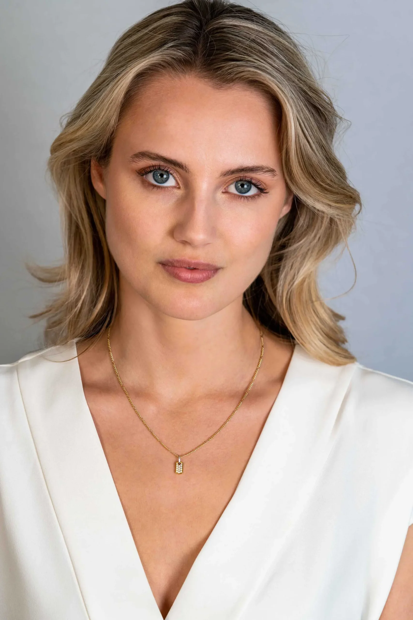 Sale Zinzi gold plated zilveren vierkant plaatje als hanger 15mm vol bezet met witte zirconia's ZIH2299 (zonder collier)